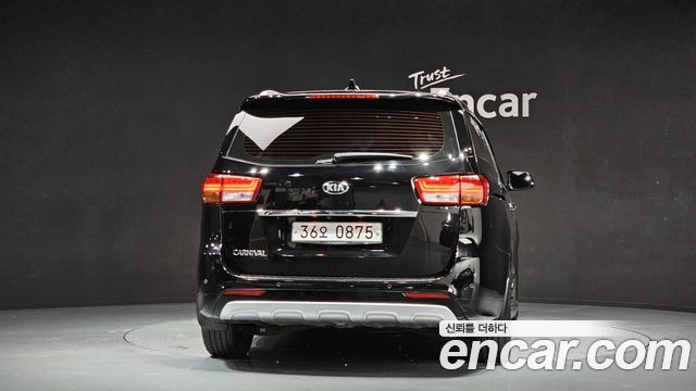 Kia Canival 2016 — photo 4