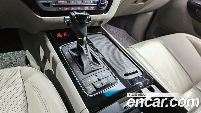 Kia Canival 2016 — photo 12