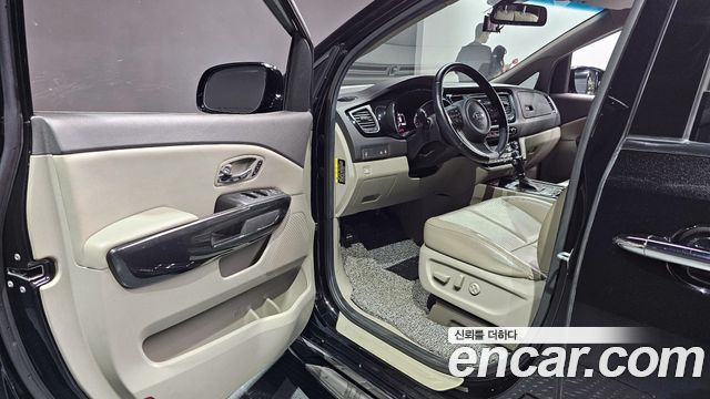 Kia Canival 2016 — photo 13