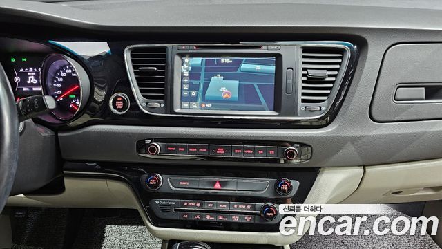 Kia Canival 2016 — photo 18