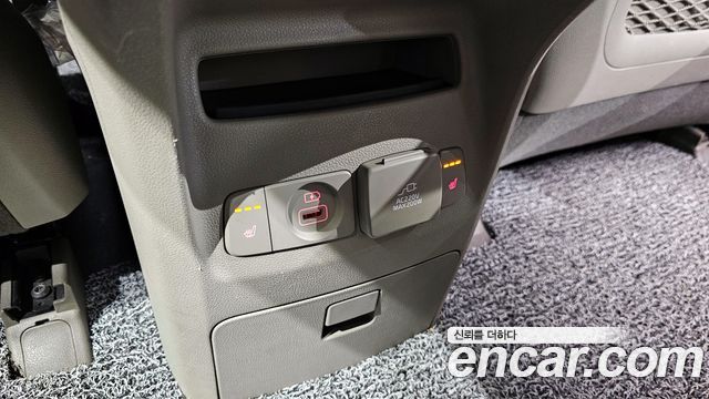 Kia Canival 2016 — photo 25
