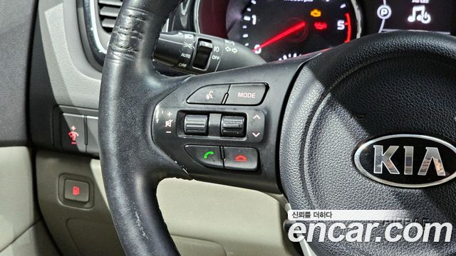 Kia Canival 2016 — photo 16