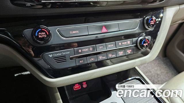 Kia Canival 2016 — photo 28