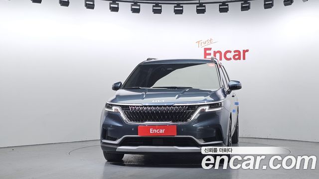 Kia Canival 2023 — photo 3
