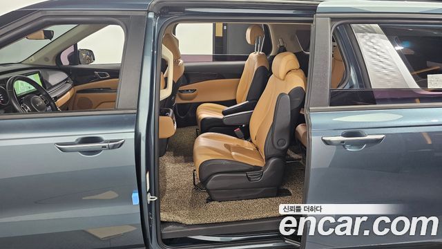 Kia Canival 2023 — photo 17