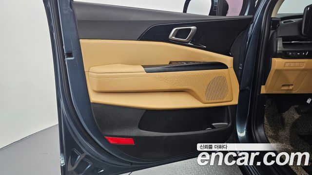 Kia Canival 2023 — photo 14