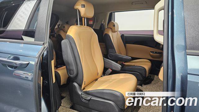 Kia Canival 2023 — photo 16