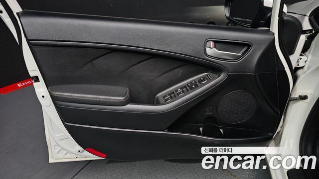 Kia K3 2017 — photo 14
