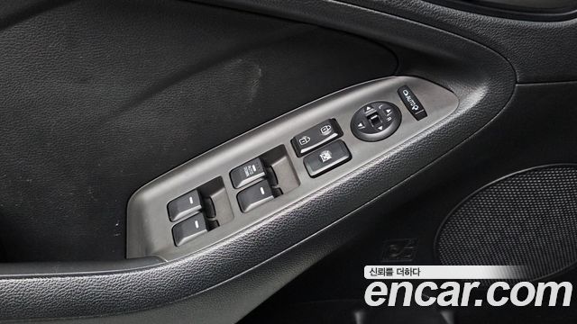 Kia K3 2017 — photo 27