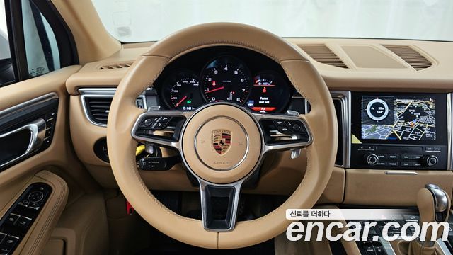 Porsche Macan 2017 — photo 13