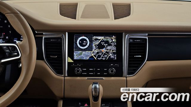 Porsche Macan 2017 — photo 14