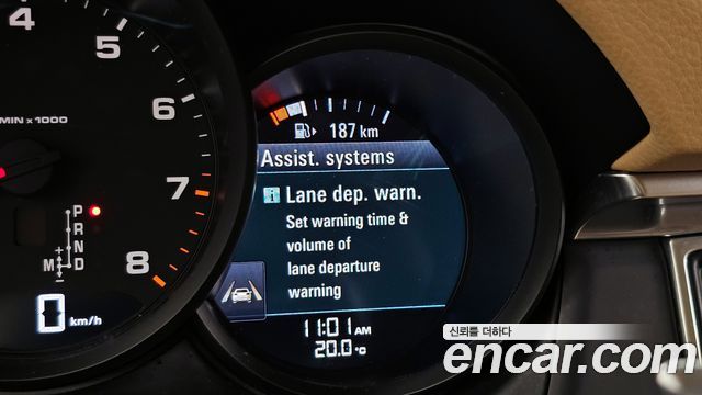 Porsche Macan 2017 — photo 16