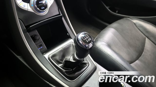Hyundai AVANTE 2012 — photo 9
