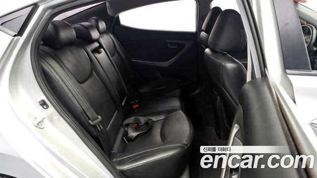 Hyundai AVANTE 2012 — photo 11