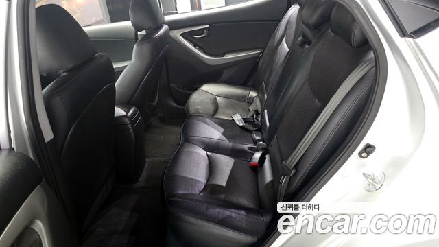 Hyundai AVANTE 2012 — photo 12