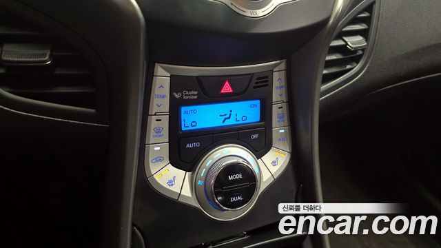 Hyundai AVANTE 2012 — photo 16