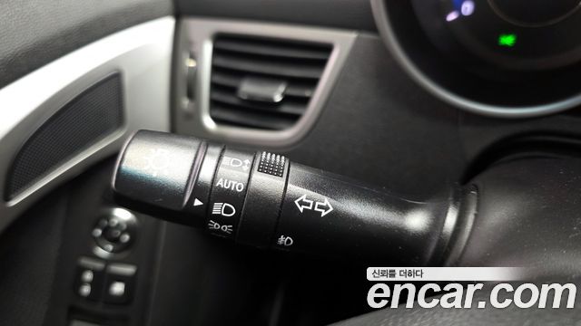 Hyundai AVANTE 2012 — photo 17