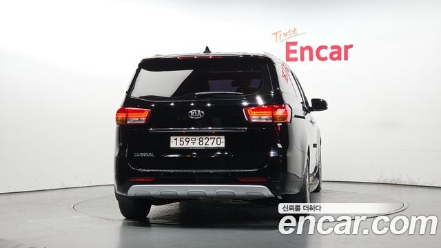 Kia Canival 2018 — photo 4