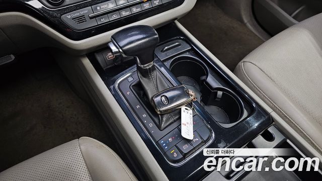 Kia Canival 2018 — photo 9