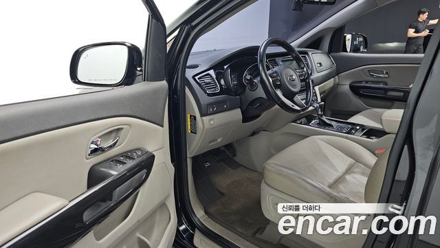 Kia Canival 2018 — photo 11