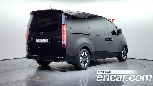 Hyundai Staria 2022 — photo 2