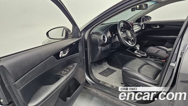 Kia K3 2022 — photo 13