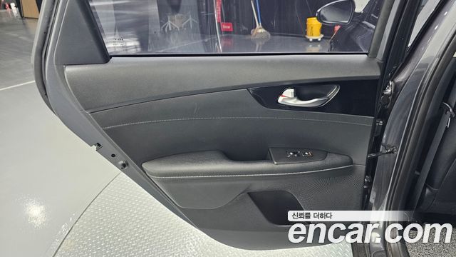 Kia K3 2022 — photo 15