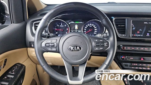 Kia Canival 2019 — photo 15