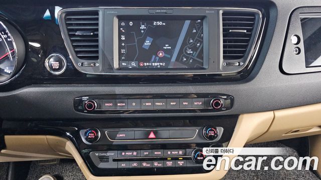 Kia Canival 2019 — photo 16