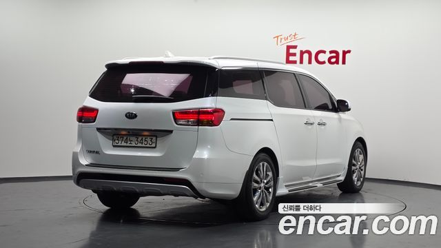 Kia Canival 2018 — photo 2