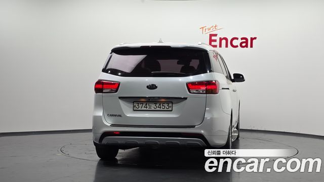 Kia Canival 2018 — photo 4