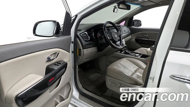 Kia Canival 2018 — photo 10