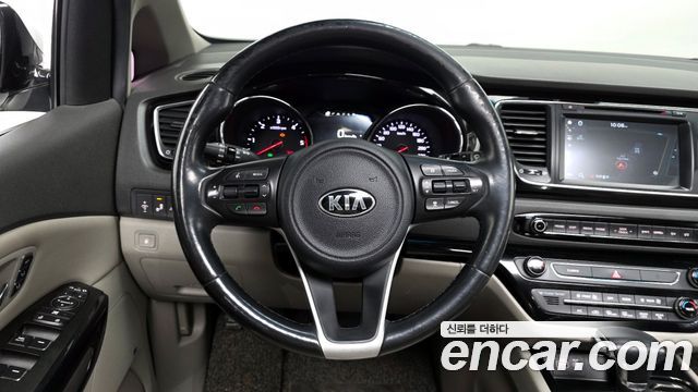 Kia Canival 2018 — photo 13