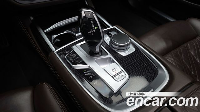 BMW 7-Series 2021 — photo 9