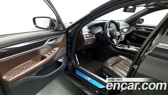 BMW 7-Series 2021 — photo 10