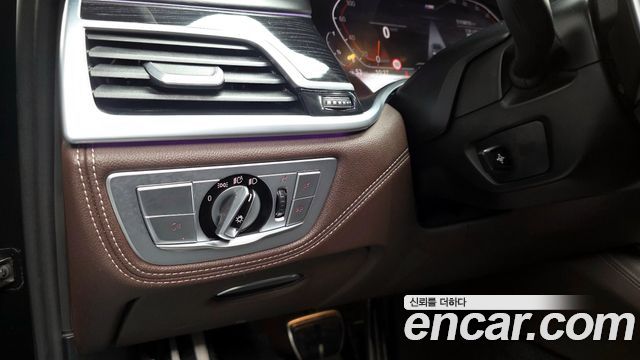 BMW 7-Series 2021 — photo 19
