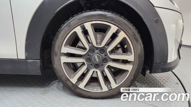 Mini Cooper 2024 — photo 7