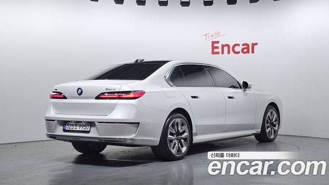 BMW 7-Series 2024 — photo 2