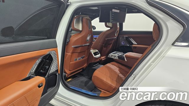 BMW 7-Series 2024 — photo 11