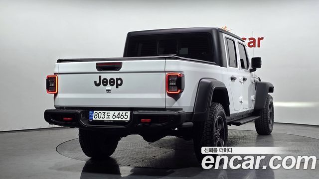 Jeep Gladiator 2023 — photo 2