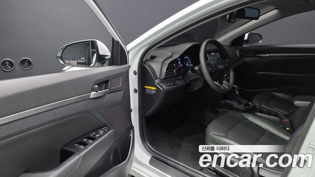 Hyundai AVANTE 2019 — photo 10