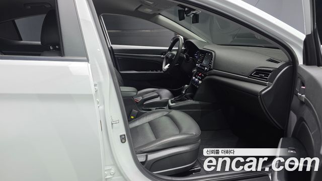 Hyundai AVANTE 2019 — photo 11