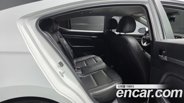 Hyundai AVANTE 2019 — photo 12