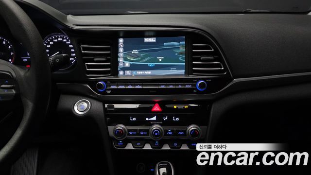 Hyundai AVANTE 2019 — photo 14