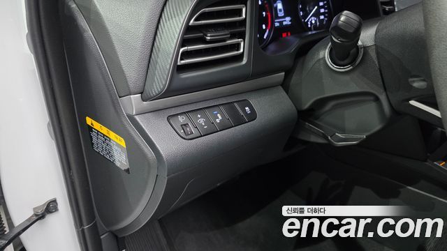 Hyundai AVANTE 2019 — photo 18