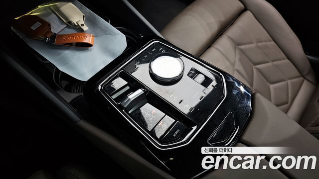 BMW 5-Series 2024 — photo 9