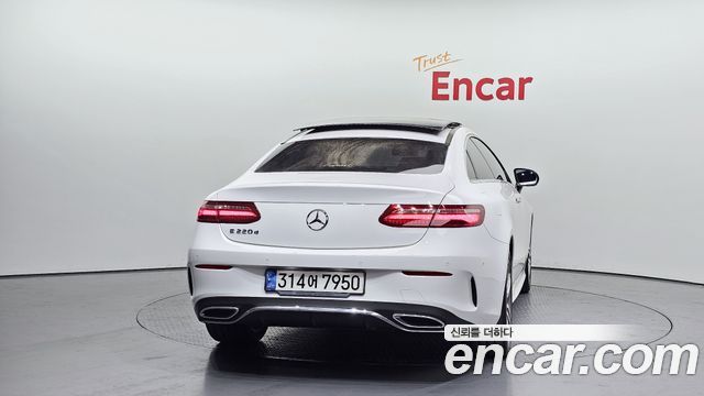 Mercedes-Benz E-Class 2017 — photo 4