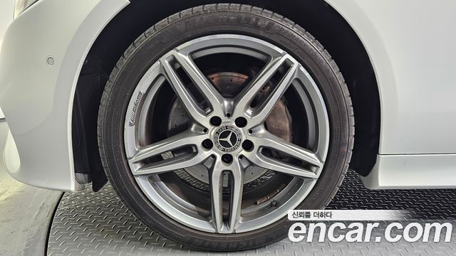 Mercedes-Benz E-Class 2017 — photo 5