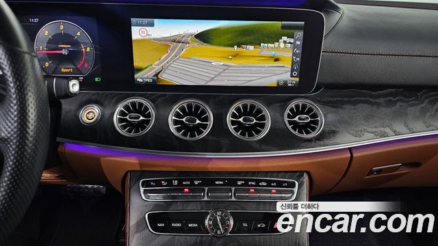 Mercedes-Benz E-Class 2017 — photo 23
