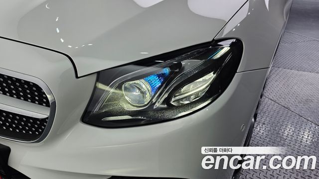 Mercedes-Benz E-Class 2017 — photo 8